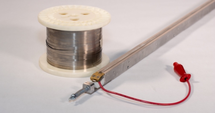 Vertrod heater bar with nichrome ribbon element spool